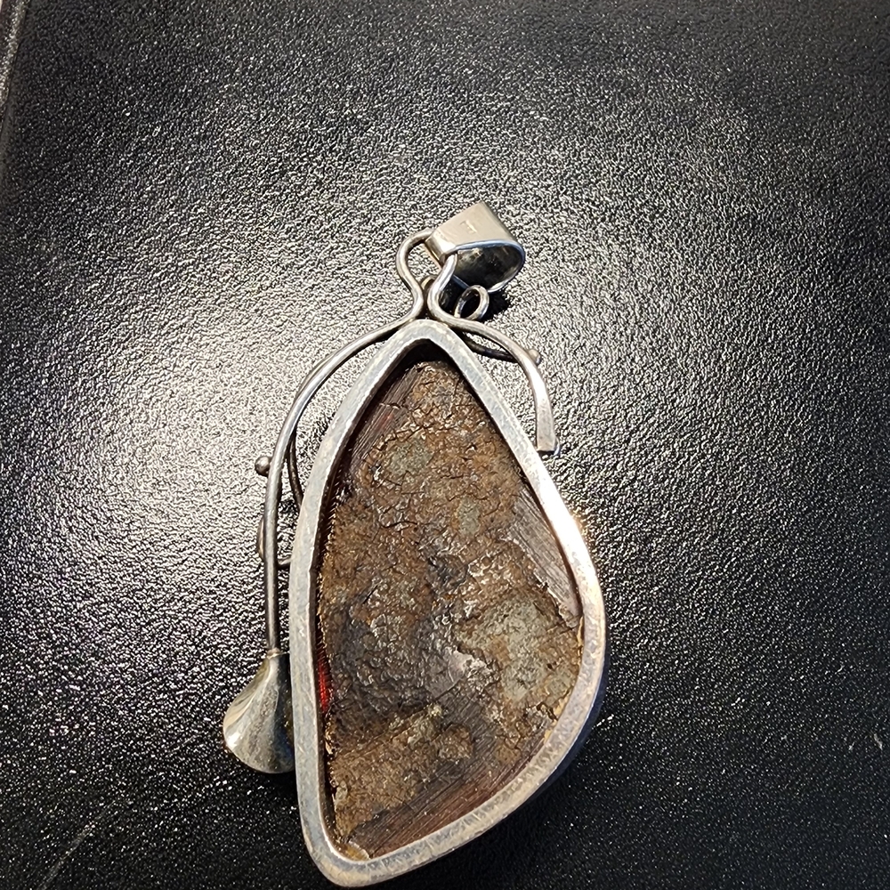 Elegant Amber Pendant with Silver Accents - Picture 4 of 5